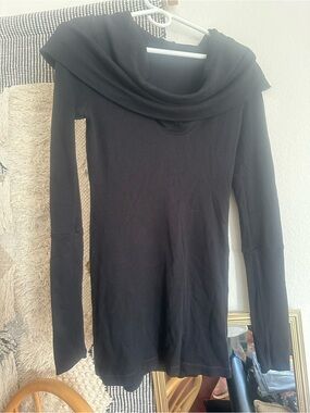 Black Women's Long-Sleeve Cowl Neck Sweater Splendid